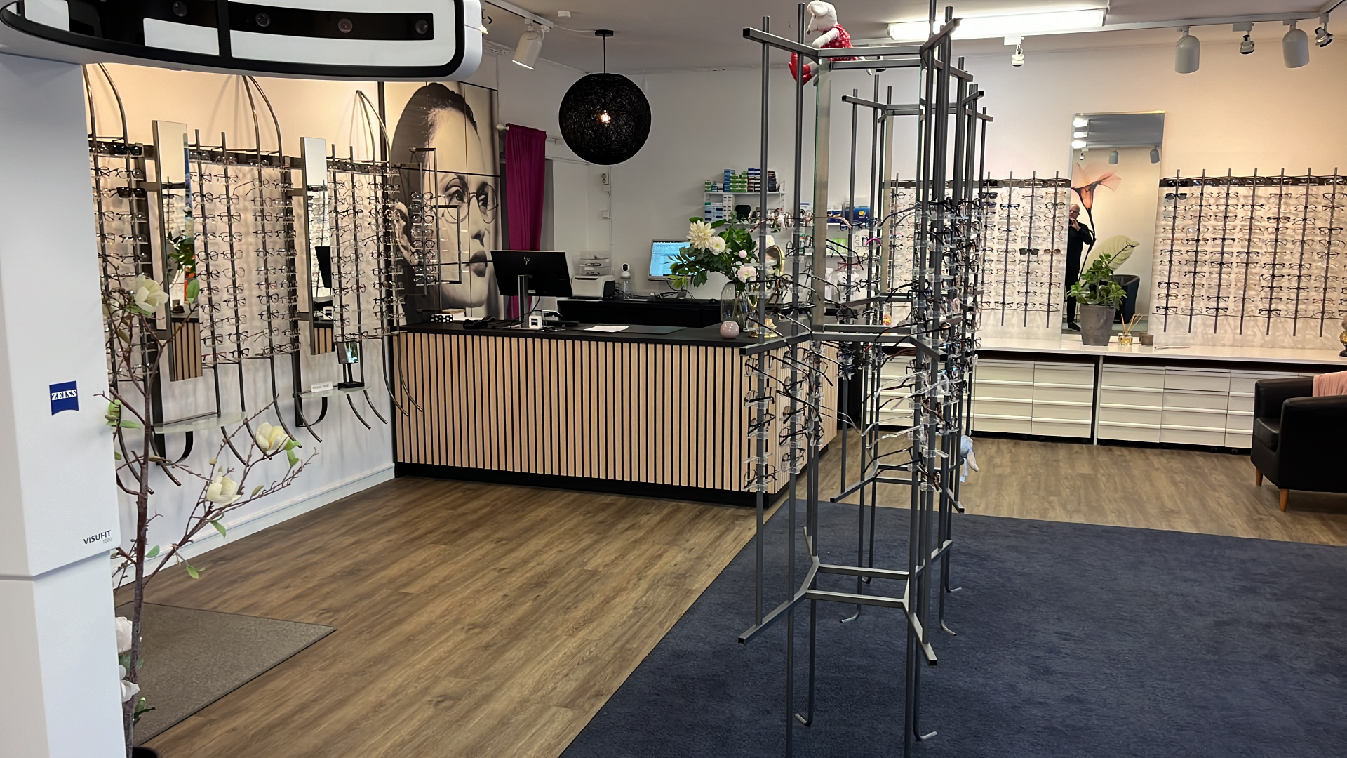 Min Optiks butiksinteriör i Vellinge